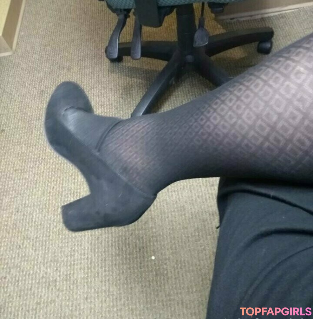 Foto desnuda filtrada de OnlyFans de Missfeetstink #3 Foto desnuda filtrada de OnlyFans de Missfeetstink #3