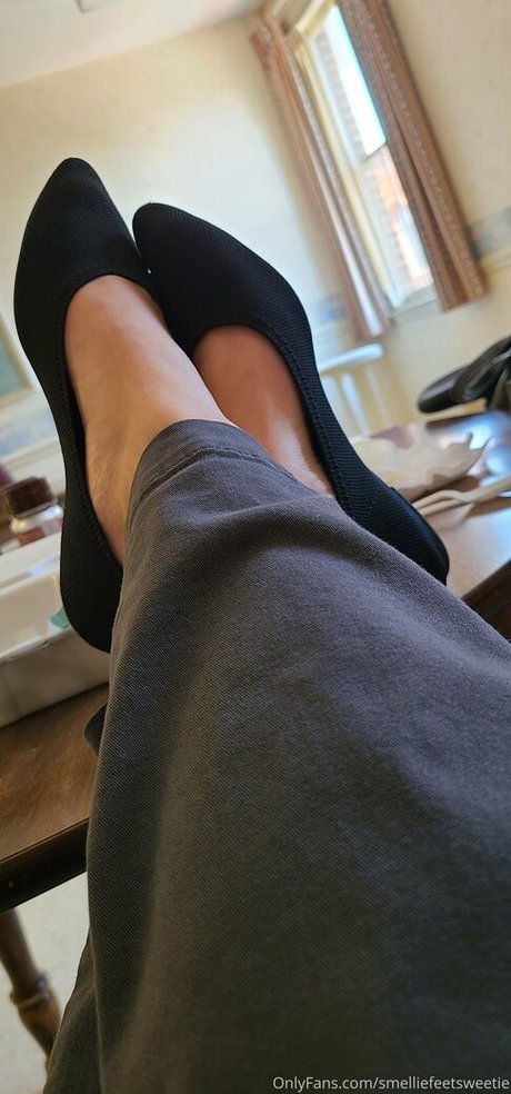 Smelliefeetsweetie