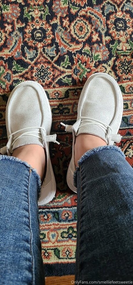 Smelliefeetsweetie