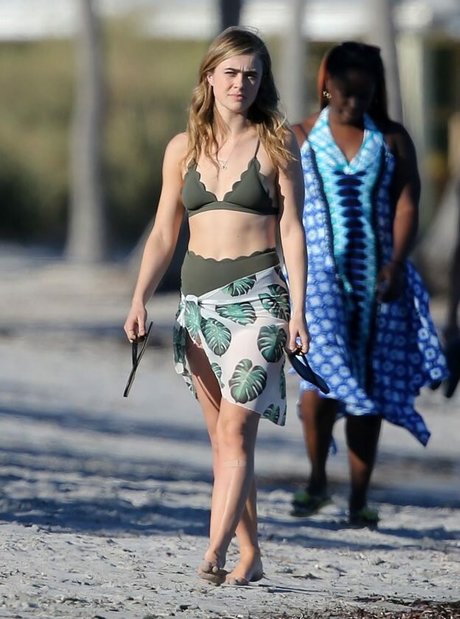 Foto desnuda filtrada de OnlyFans de Melissa Roxburgh