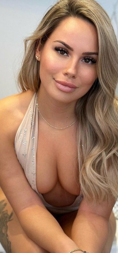 Foto desnuda filtrada de OnlyFans de Belle Emmanuelle