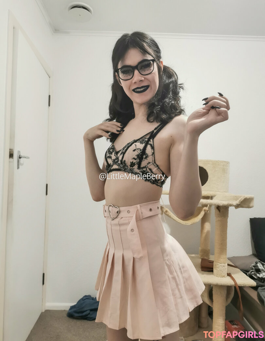 Foto desnuda filtrada de OnlyFans de Littlemapleberry #120 Foto desnuda filtrada de OnlyFans de Littlemapleberry #120