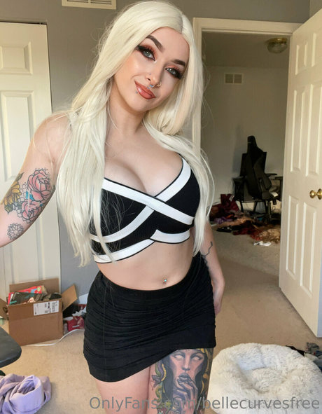 Foto desnuda filtrada de OnlyFans de Bellecurvesfree
