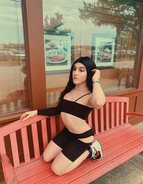 Foto desnuda filtrada de OnlyFans de Lunabarbiedoll