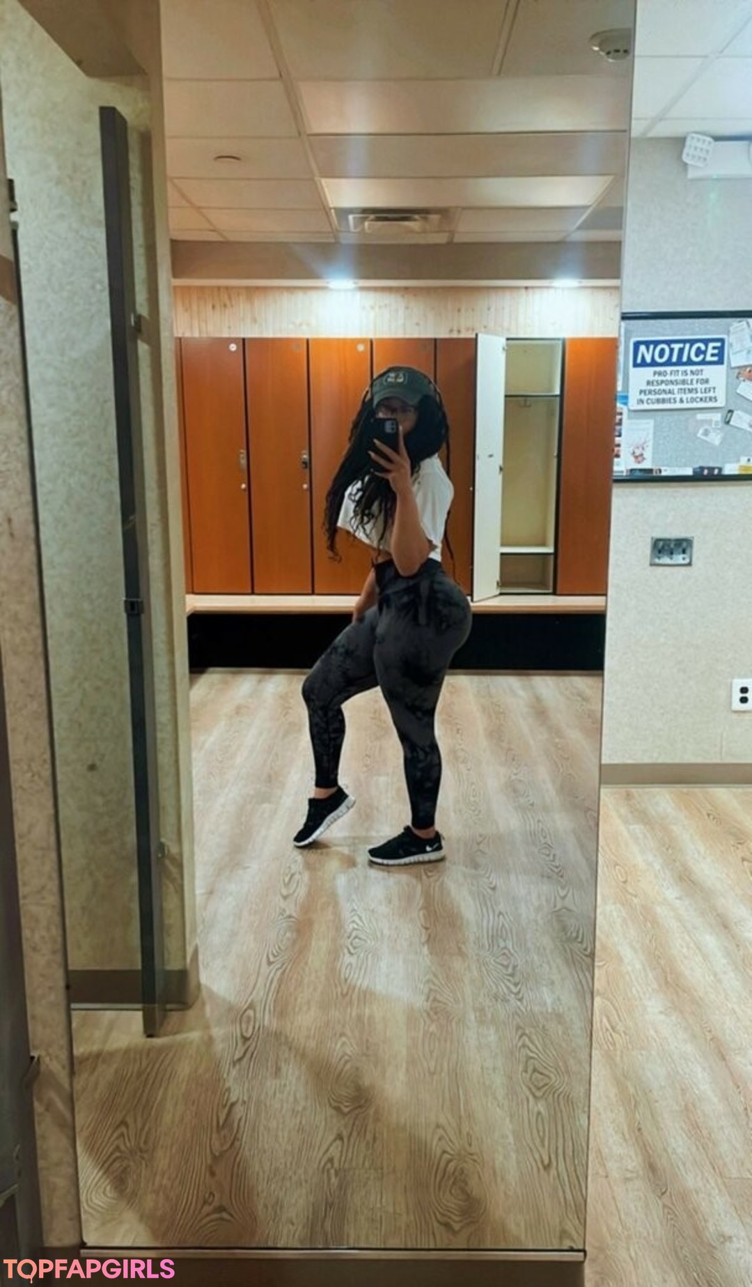Foto desnuda filtrada de OnlyFans de Safiyaswrld #22 Foto desnuda filtrada de OnlyFans de Safiyaswrld #22