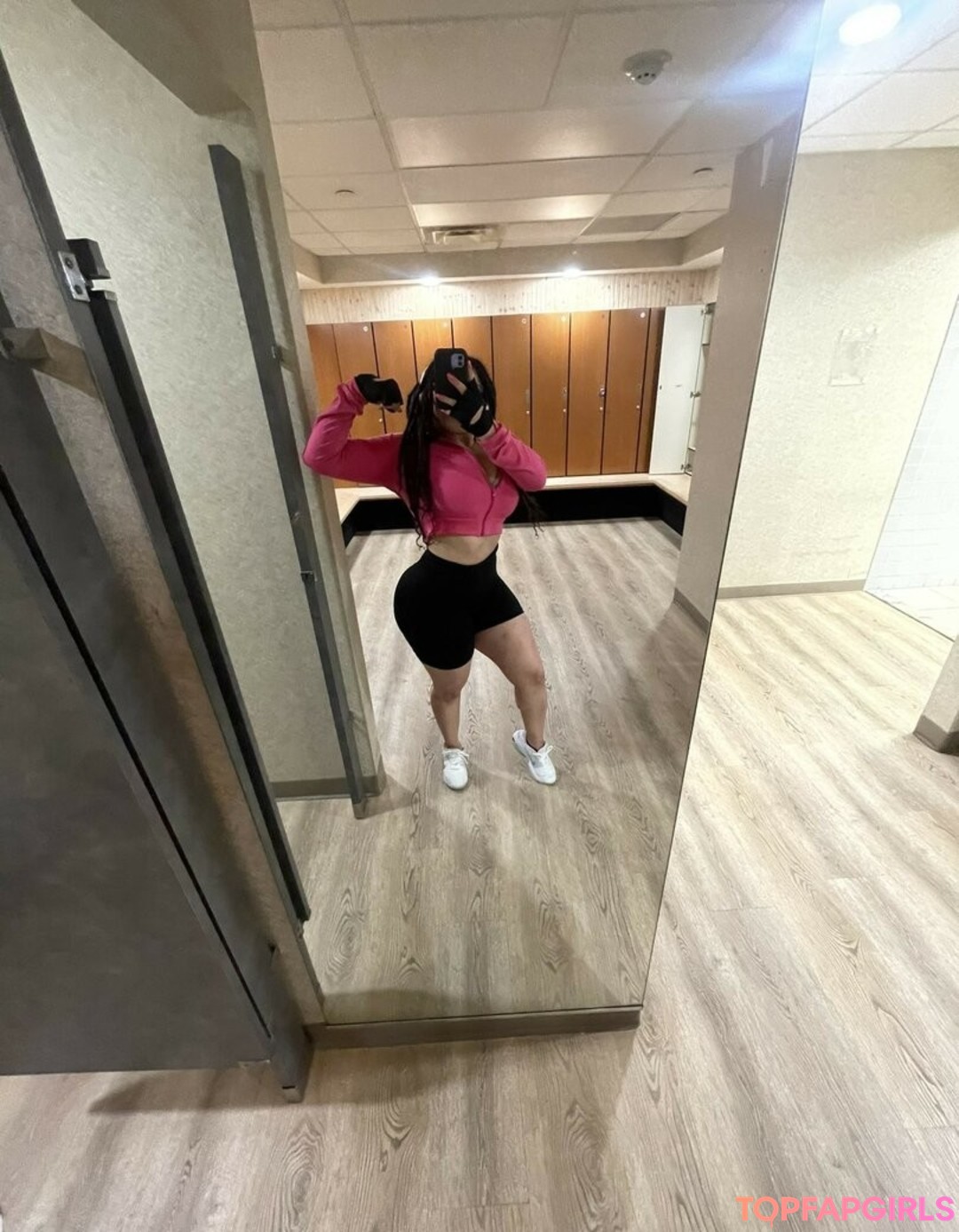 Foto desnuda filtrada de OnlyFans de Safiyaswrld #38 Foto desnuda filtrada de OnlyFans de Safiyaswrld #38