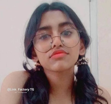 Foto desnuda filtrada de OnlyFans de Sanjana Saba