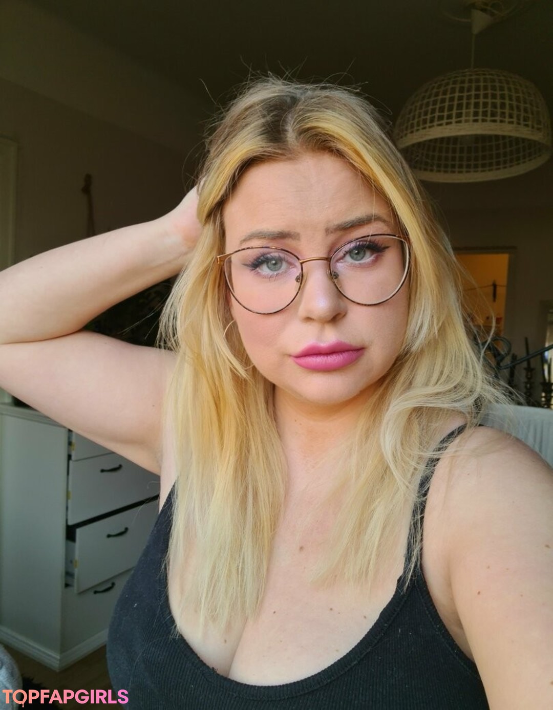 Foto desnuda filtrada de OnlyFans de Glitterbabeprincess #8 Foto desnuda filtrada de OnlyFans de Glitterbabeprincess #8