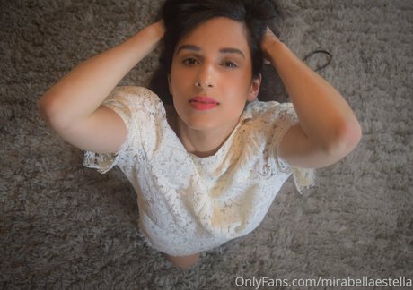 Foto desnuda filtrada de OnlyFans de Mirabella00