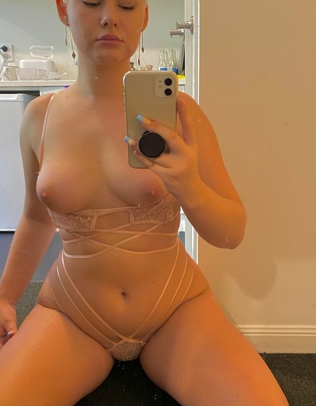 Foto desnuda filtrada de OnlyFans de Bllondeangell