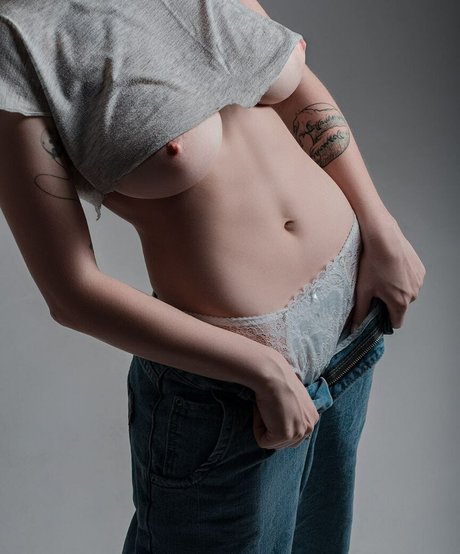 Foto desnuda filtrada de OnlyFans de Aksinyacarrot