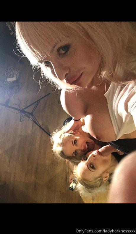 Ladyharknessxxx