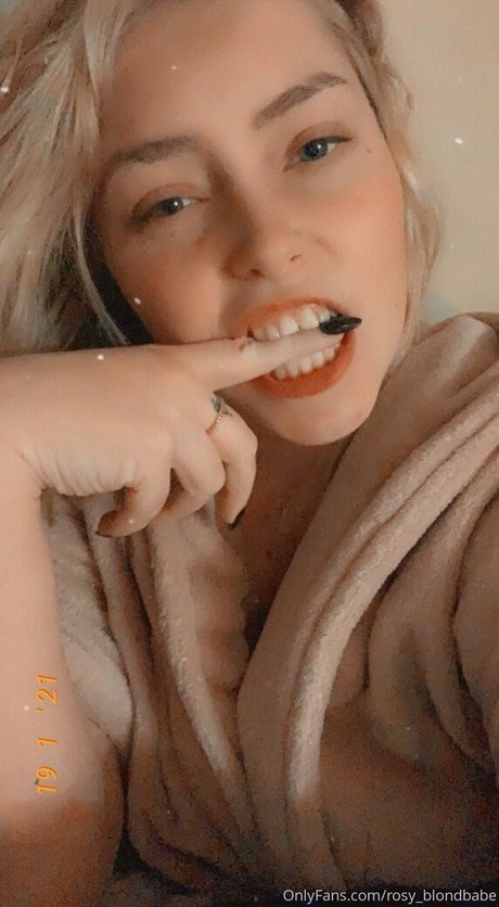 Foto desnuda filtrada de OnlyFans de Rosyblondbabe