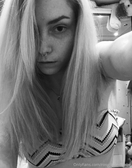 Rosy_blondbabe