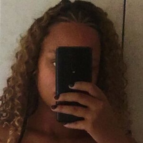 Foto desnuda filtrada de OnlyFans de Flambs