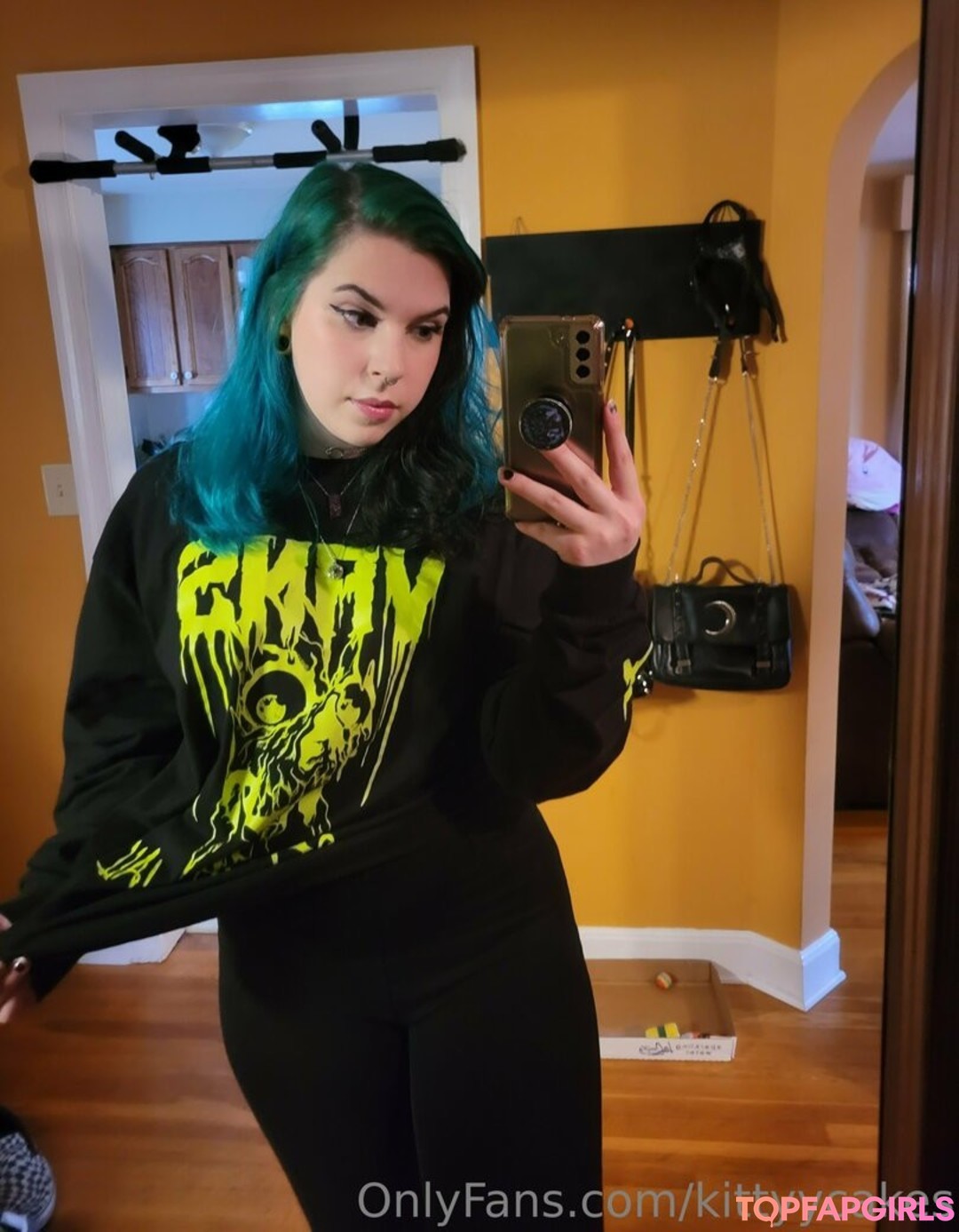 Foto desnuda filtrada de OnlyFans de Kittyycakes #37 Foto desnuda filtrada de OnlyFans de Kittyycakes #37