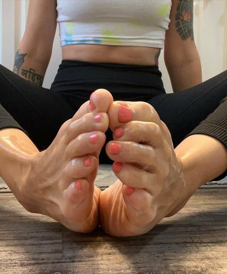 Foto desnuda filtrada de OnlyFans de Prettyfeetandface