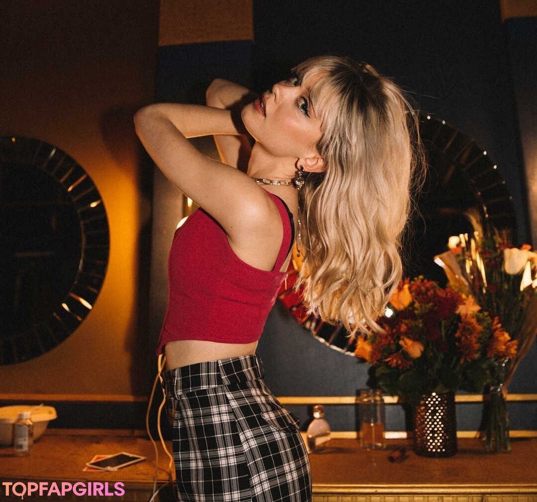 Foto desnuda filtrada de OnlyFans de Maisie Peters #149 Foto desnuda filtrada de OnlyFans de Maisie Peters #149