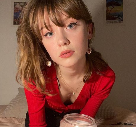 Foto desnuda filtrada de OnlyFans de Maisie Peters