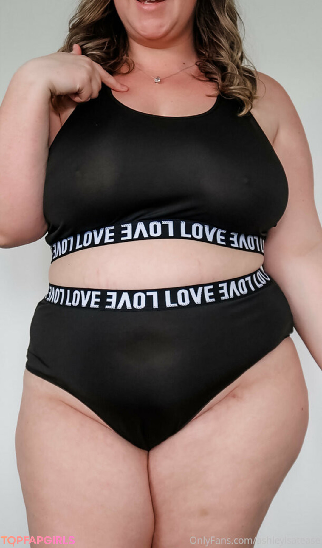 Foto desnuda filtrada de OnlyFans de Ashleytheteasefree #2 Foto desnuda filtrada de OnlyFans de Ashleytheteasefree #2