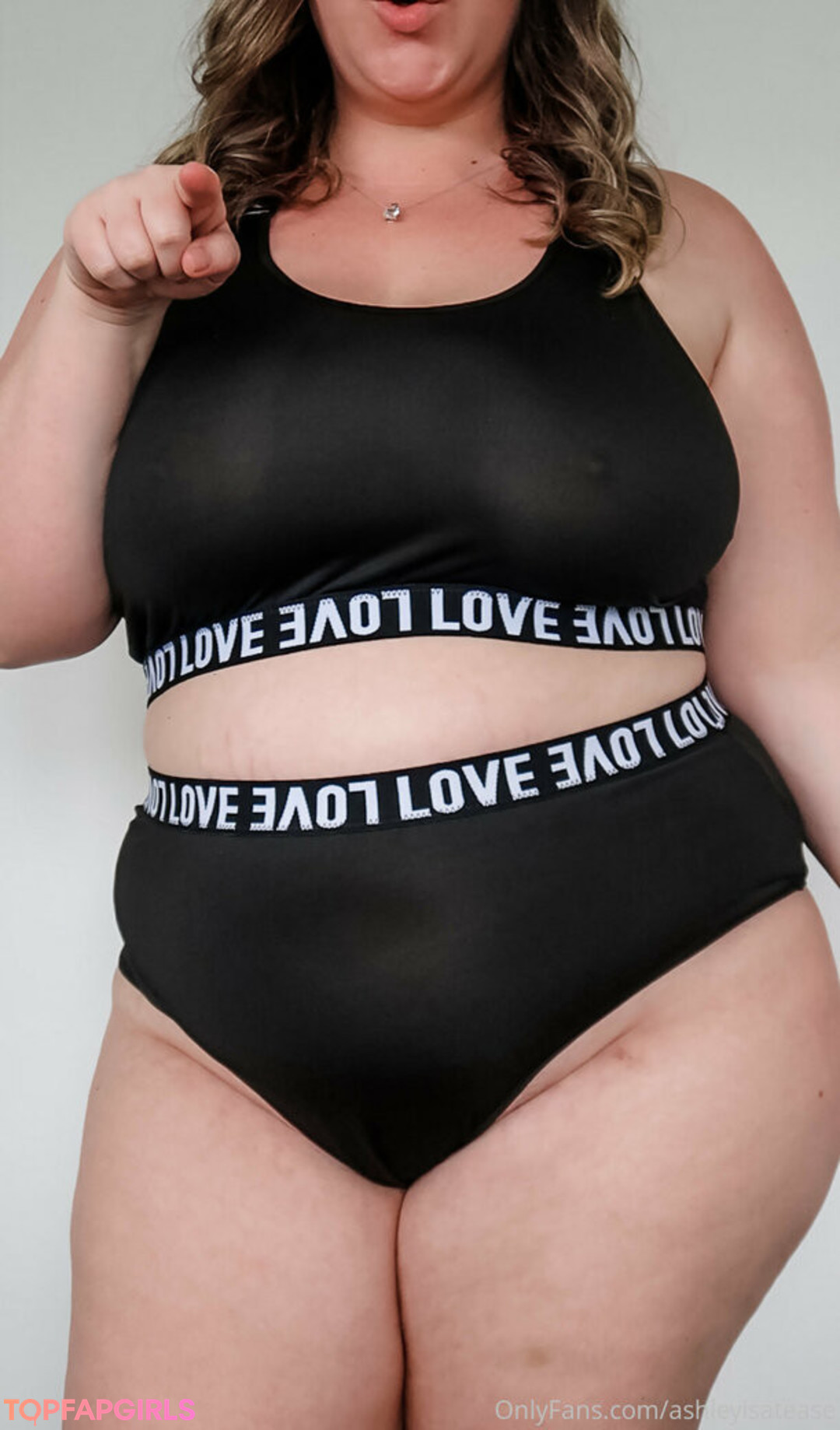 Foto desnuda filtrada de OnlyFans de Ashleytheteasefree #4 Foto desnuda filtrada de OnlyFans de Ashleytheteasefree #4