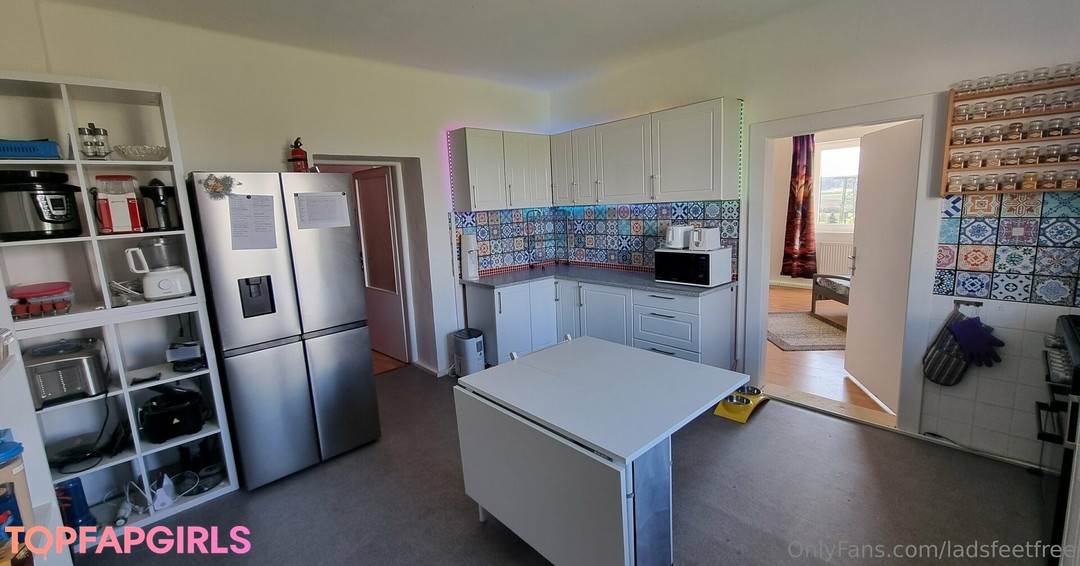 Foto desnuda filtrada de OnlyFans de Ladsfeetfree #177 Foto desnuda filtrada de OnlyFans de Ladsfeetfree #177
