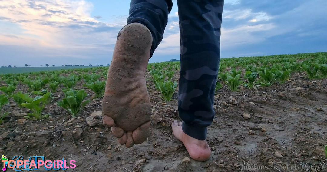 Foto desnuda filtrada de OnlyFans de Ladsfeetfree #215 Foto desnuda filtrada de OnlyFans de Ladsfeetfree #215