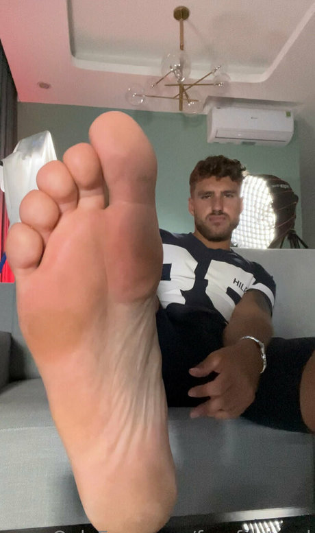 Freefootgod