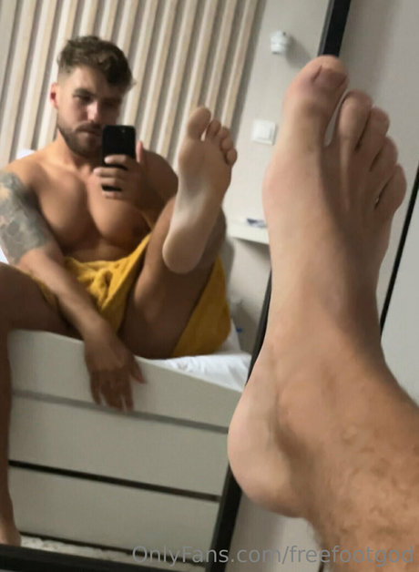 Freefootgod