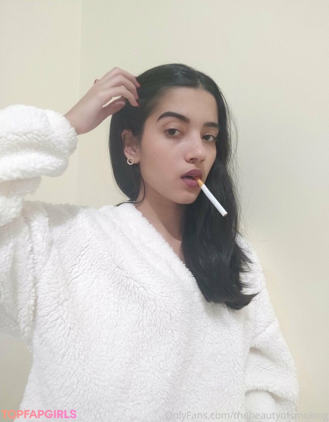 Foto desnuda filtrada de OnlyFans de Thebeautyofsmoking #13 Foto desnuda filtrada de OnlyFans de Thebeautyofsmoking #13