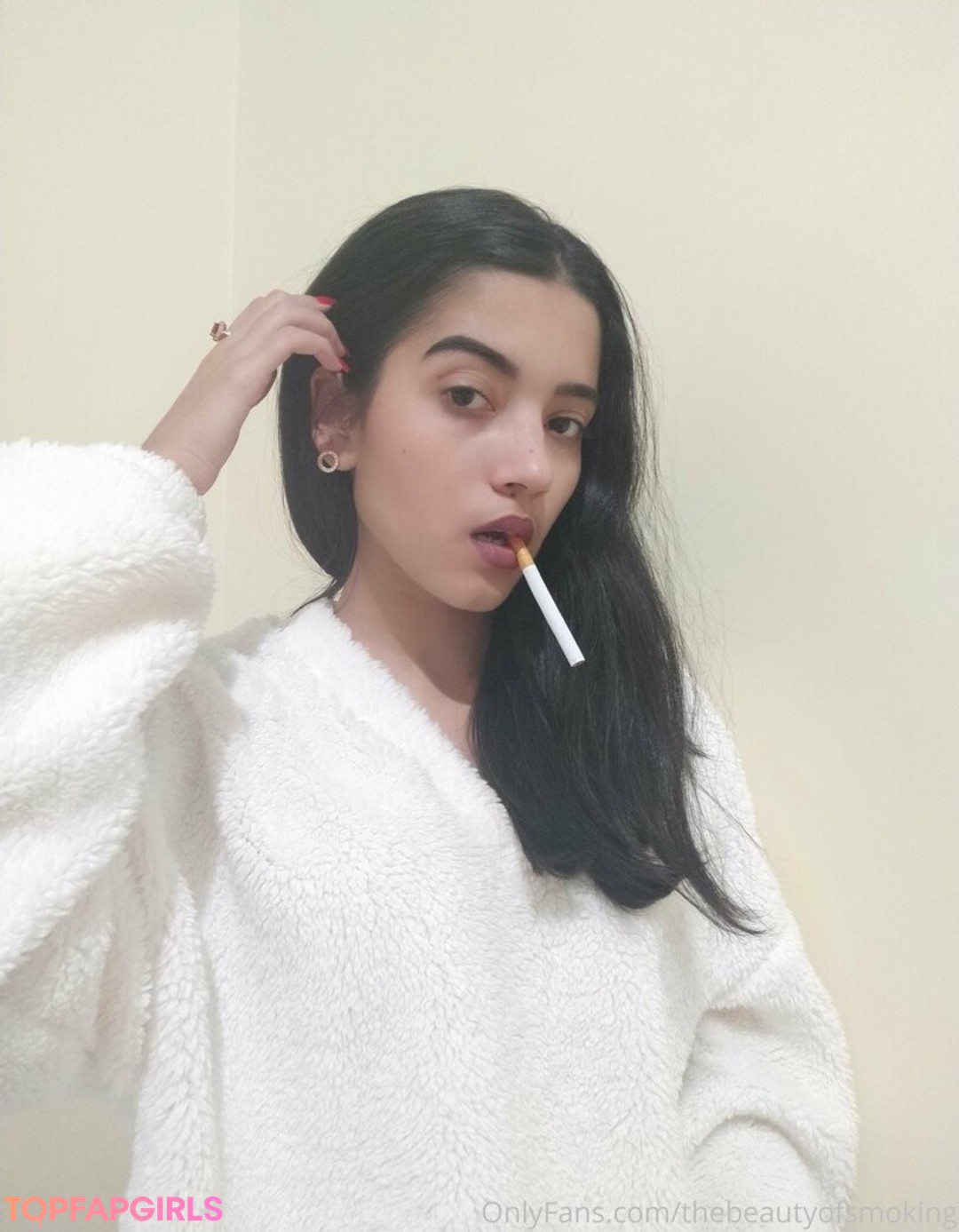 Foto desnuda filtrada de OnlyFans de Thebeautyofsmoking #15 Foto desnuda filtrada de OnlyFans de Thebeautyofsmoking #15