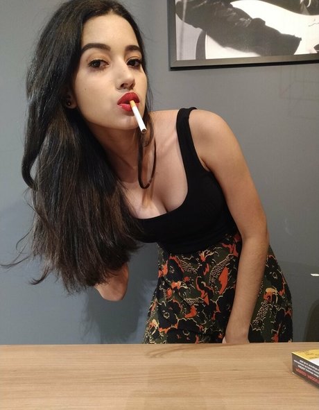Foto desnuda filtrada de OnlyFans de Thebeautyofsmoking