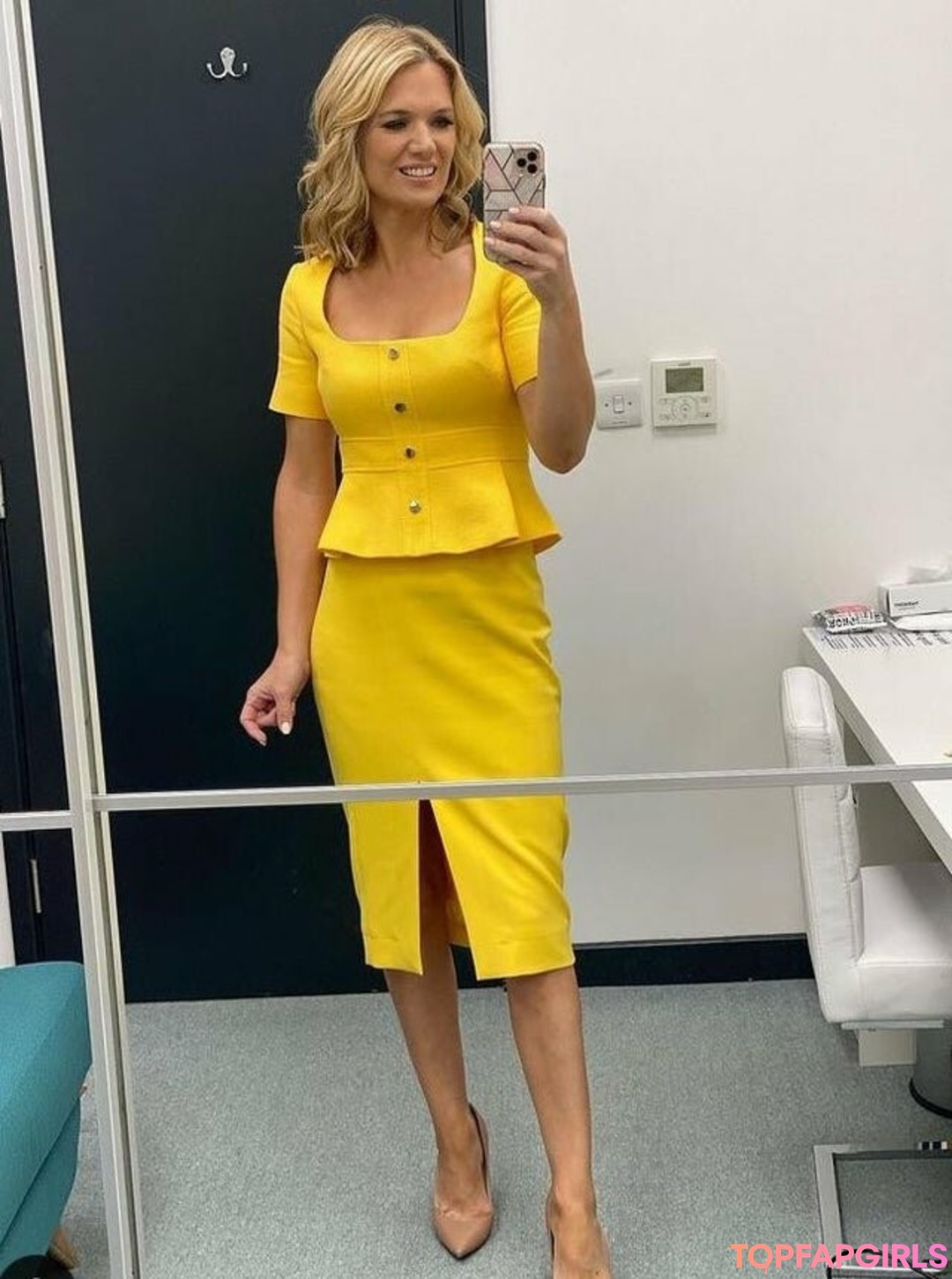 Foto desnuda filtrada de OnlyFans de Charlotte Hawkins #31 Foto desnuda filtrada de OnlyFans de Charlotte Hawkins #31