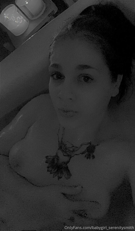 Foto desnuda filtrada de OnlyFans de Serenitysapphire808