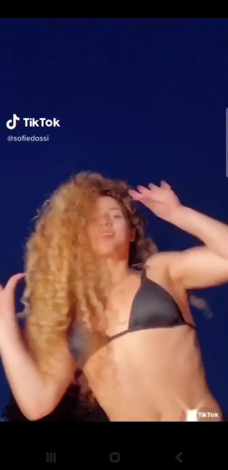 Foto desnuda filtrada de OnlyFans de Sofie Dossi