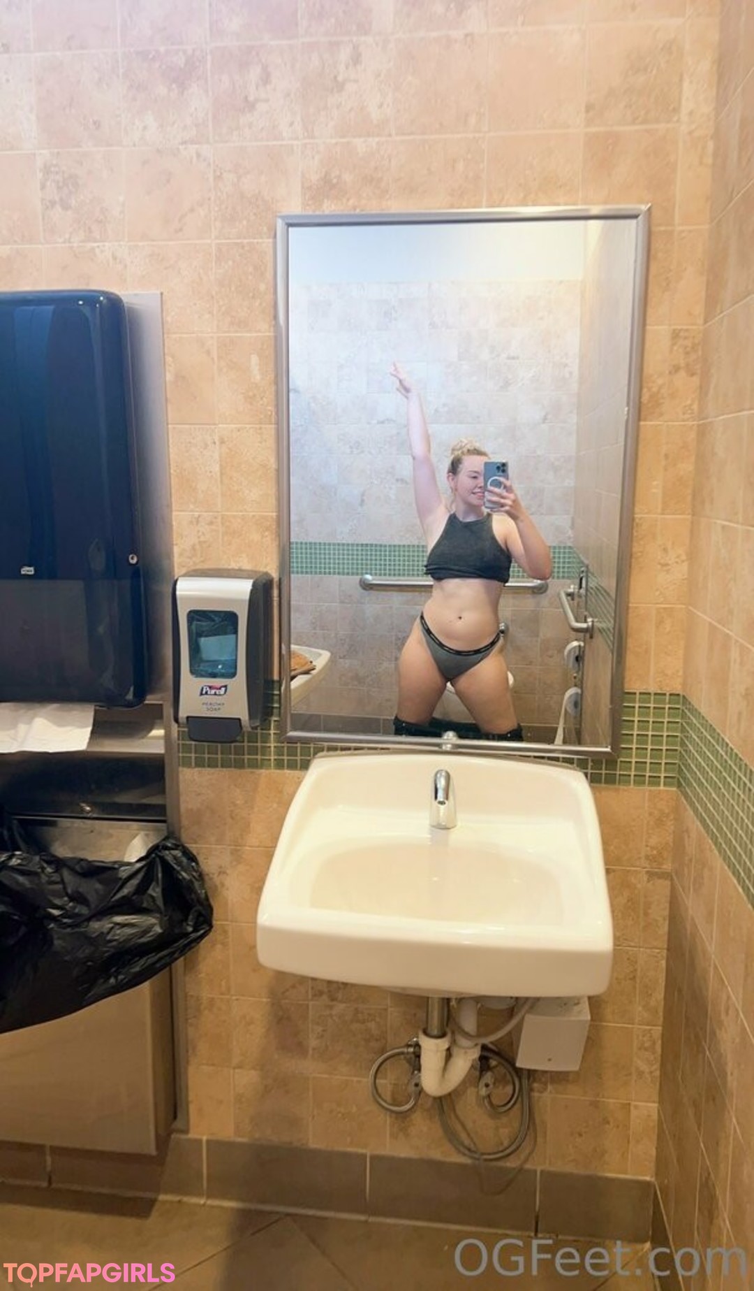 Foto desnuda filtrada de OnlyFans de Sativaskies #73 Foto desnuda filtrada de OnlyFans de Sativaskies #73