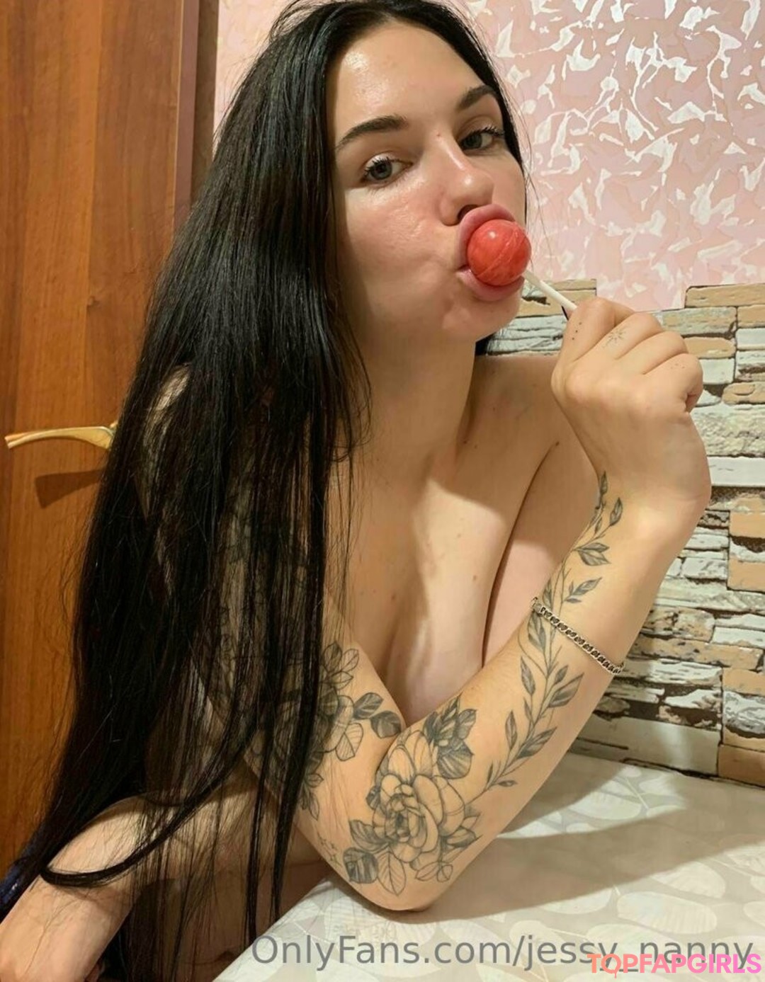 Foto desnuda filtrada de OnlyFans de Jessynanny #152 Foto desnuda filtrada de OnlyFans de Jessynanny #152