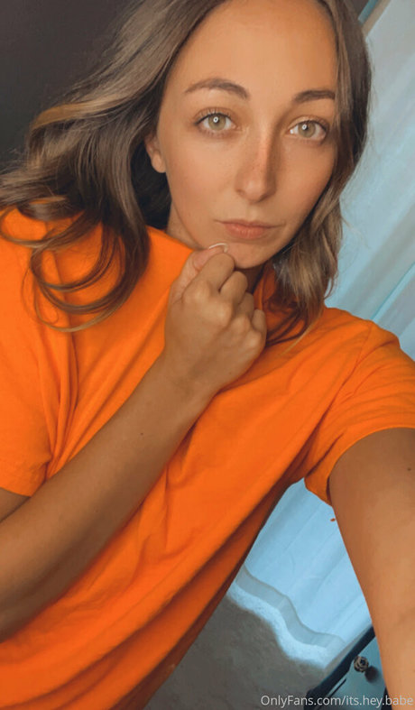 Foto desnuda filtrada de OnlyFans de Yourheybabe