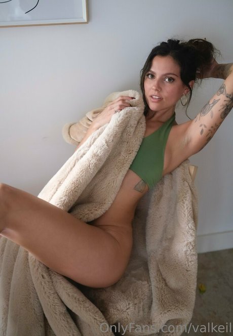 Foto desnuda filtrada de OnlyFans de Val Keil