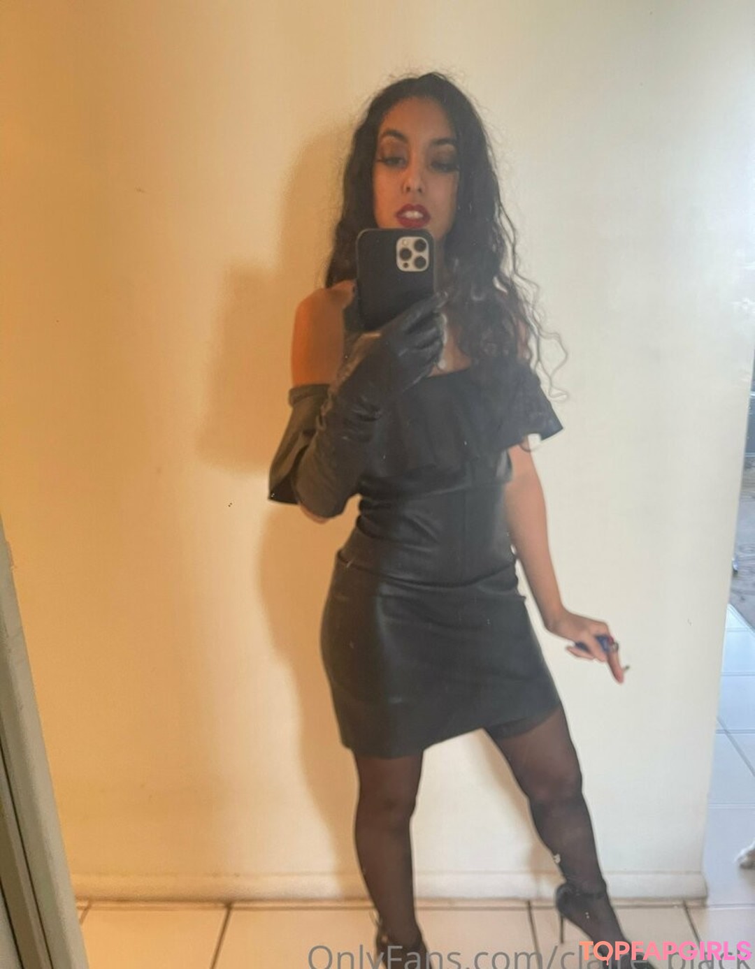 Foto desnuda filtrada de OnlyFans de Claireblack #35 Foto desnuda filtrada de OnlyFans de Claireblack #35