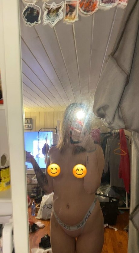 Foto desnuda filtrada de OnlyFans de Yourfavspicydragonfree