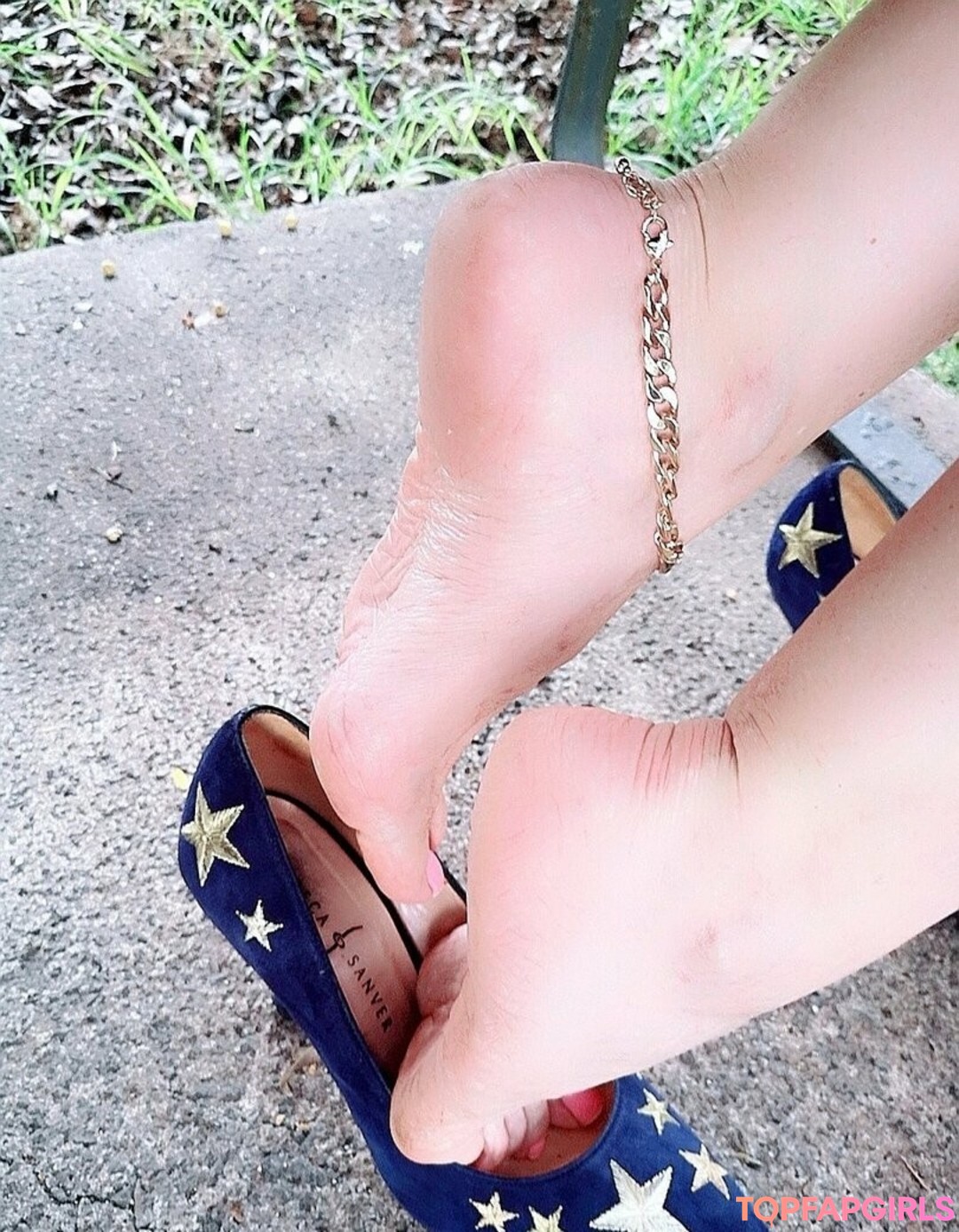 Foto desnuda filtrada de OnlyFans de Feetvampire #145 Foto desnuda filtrada de OnlyFans de Feetvampire #145