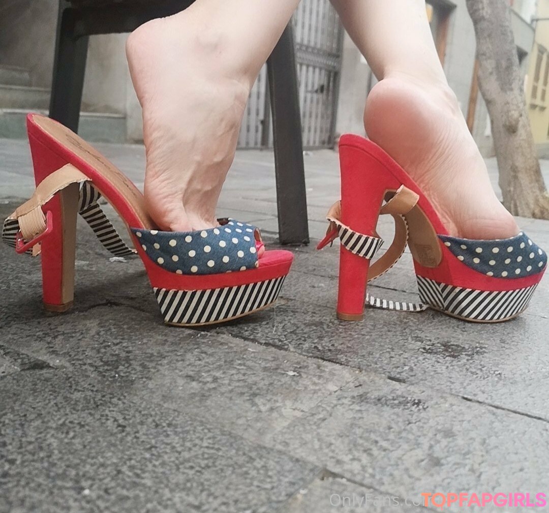 Foto desnuda filtrada de OnlyFans de Feetvampire #99 Foto desnuda filtrada de OnlyFans de Feetvampire #99