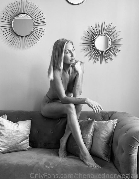 Thenakednorwegian