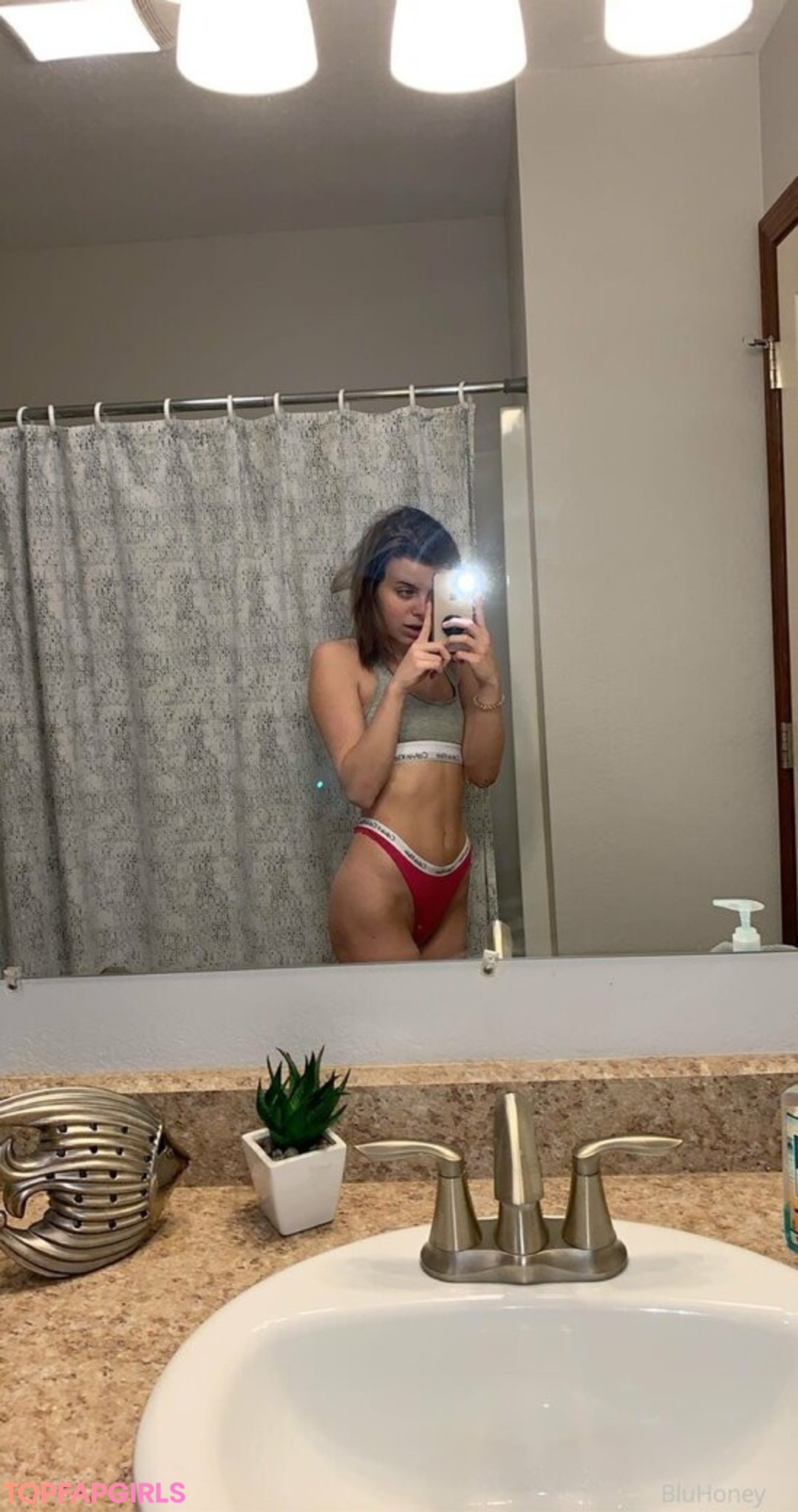 Foto desnuda filtrada de OnlyFans de Blufire999 #6 Foto desnuda filtrada de OnlyFans de Blufire999 #6