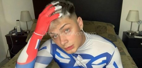 Foto desnuda filtrada de OnlyFans de Ivotwinkfree