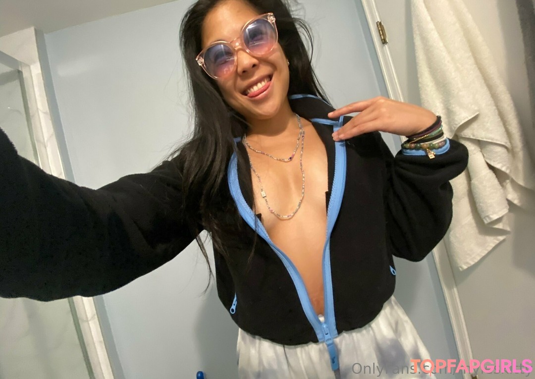 Foto desnuda filtrada de OnlyFans de Myleskitty #201 Foto desnuda filtrada de OnlyFans de Myleskitty #201