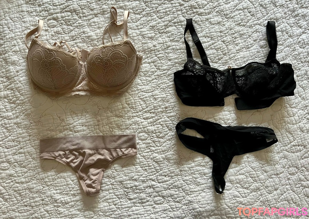 Foto desnuda filtrada de OnlyFans de Daretotriad #113 Foto desnuda filtrada de OnlyFans de Daretotriad #113