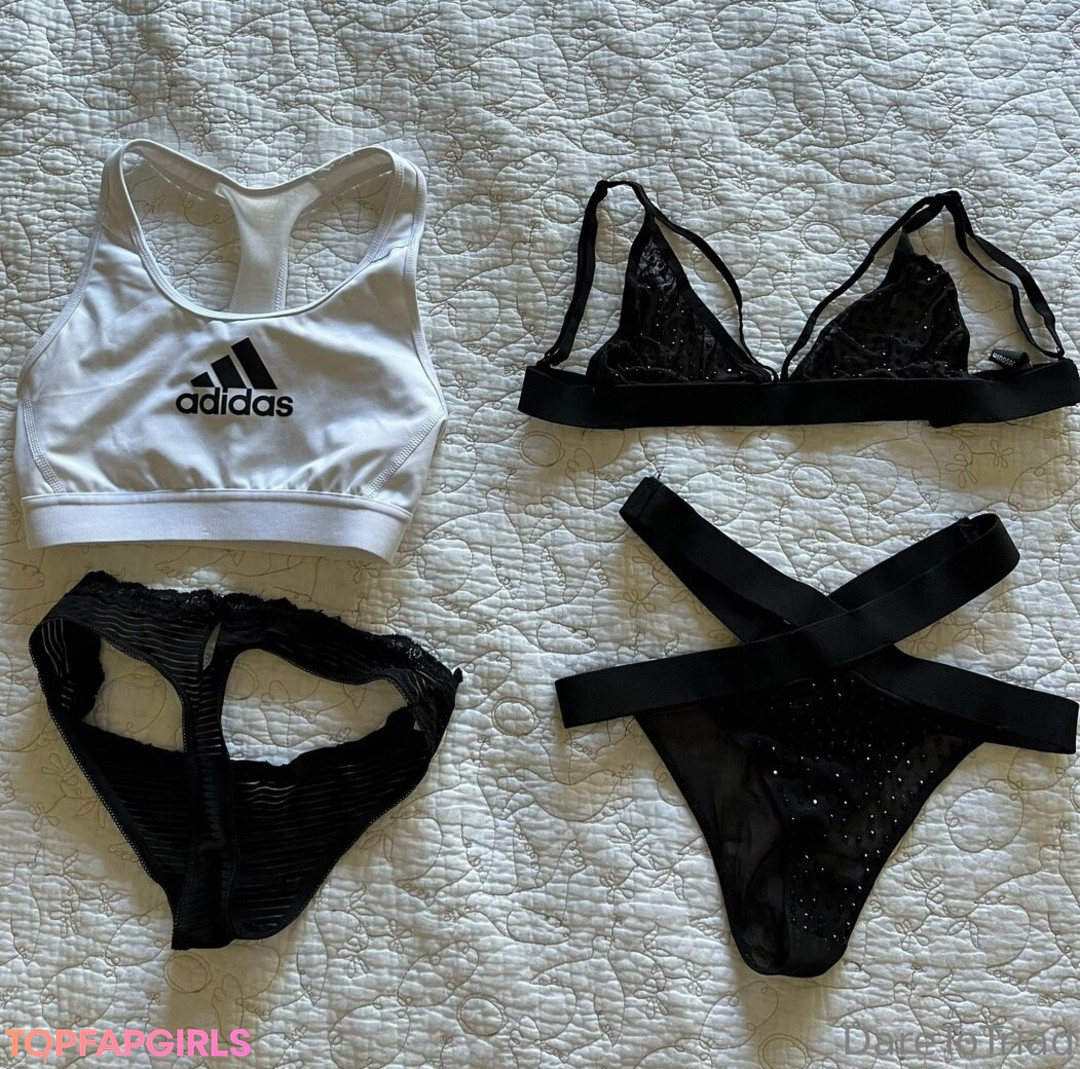 Foto desnuda filtrada de OnlyFans de Daretotriad #119 Foto desnuda filtrada de OnlyFans de Daretotriad #119