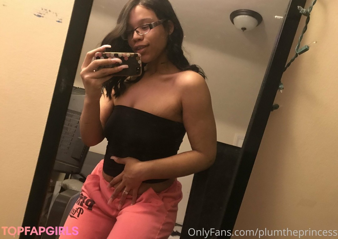 Foto desnuda filtrada de OnlyFans de Plumtheprincess #5 Foto desnuda filtrada de OnlyFans de Plumtheprincess #5